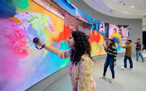 Samsung BKC inaugurated in Mumbai's Jio World Plaza Mall; brings live Galaxy AI experiences to ...