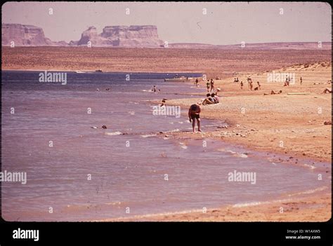 BEACH ACTIVITY ON LAKE POWELL Stock Photo - Alamy