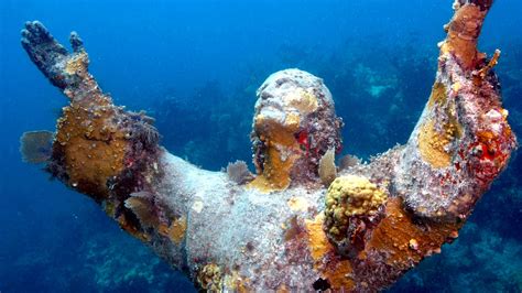 You Must Visit These Magnificent Underwater Statues Once In Your Life