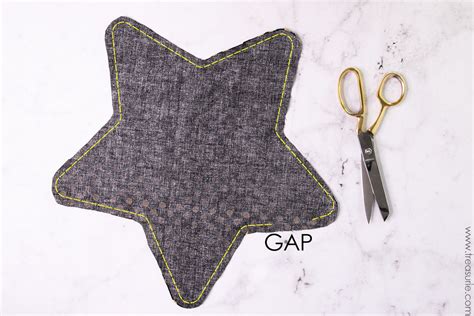 Star Pillow Pattern - Free Pattern Template | TREASURIE