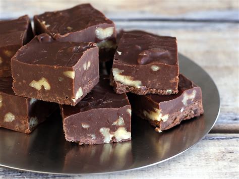 Easy Fudge Recipe With Chocolate Chips And Sweetened Condensed Milk | Besto Blog