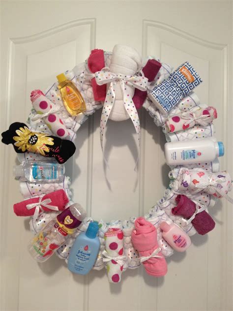 6b19d1bcd68f699600712a12eef7a498.jpg 1,200×1,600 pixels | Baby shower wreath, Diaper crafts