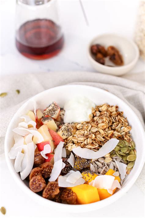 Yogurt Fruit & Granola Bowl - Healthnut Nutrition Recipes