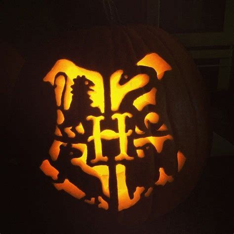 Hogwarts Crest | Halloween pumpkin carving stencils, Pumpkin carving, Harry potter pumpkin carving