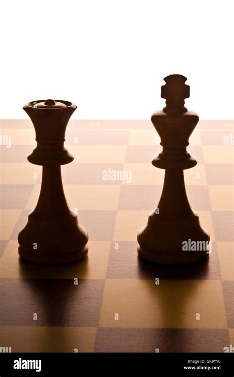 Chess king and queen hi-res stock photography and images - Alamy