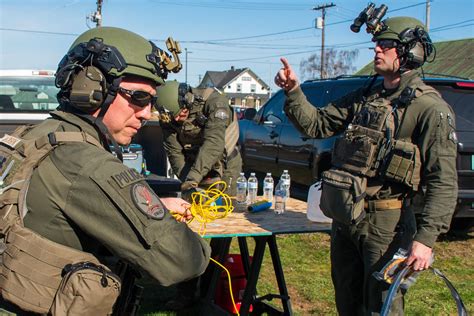 Washington State Patrol SWAT Trains at Centralia College | The Daily ...