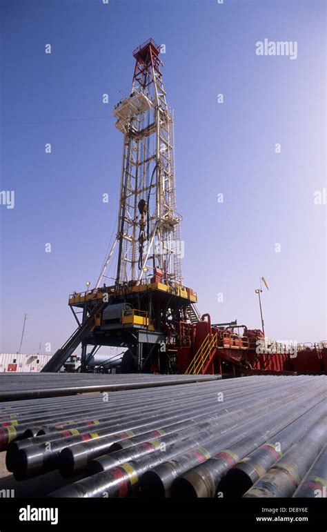 Oil and gas land based drilling rig Stock Photo - Alamy