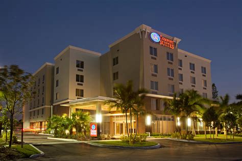 Exterior Photos - Comfort Suites Miami Airport