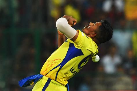 Maheesh Theekshana made a hash of a simple chance | ESPNcricinfo.com