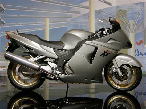 Super Fast Bikes: Honda CBR 1100 XX