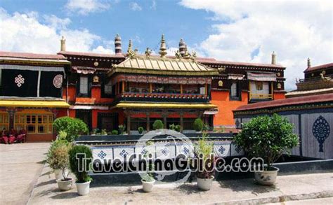 Tibet Jokhang Temple Pictures, TravelChinaGuide.com