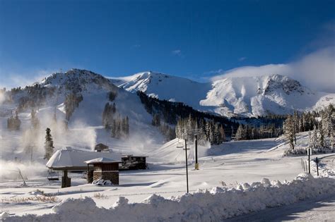 30-Inch Snowstorm Prompts Mammoth to Open | First Tracks!! Online Ski Magazine