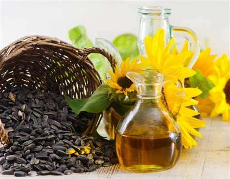 Sunflower Seed Oil Nutrition Facts, Health Benefits, Substitute