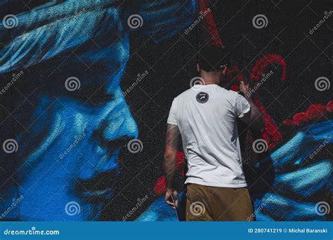 Artists Creating Street Art Editorial Stock Image - Image of artwork ...