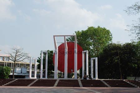 Old Dhaka: Shaheed Minar