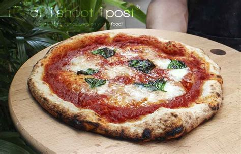 Napoletana Pizza Recipe with UUNI 2S Pizza Oven - ieatishootipost