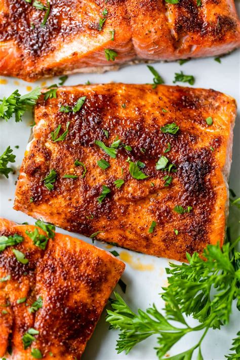 Broiled Salmon – WellPlated.com