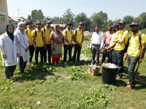 NSS Volunteers PArticipating in cleanliness Drive-[Photo Gallery] | GDC Anantnag