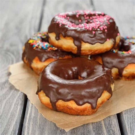 No Yeast Baked Donuts With Chocolate Frosting | Treat Dreams