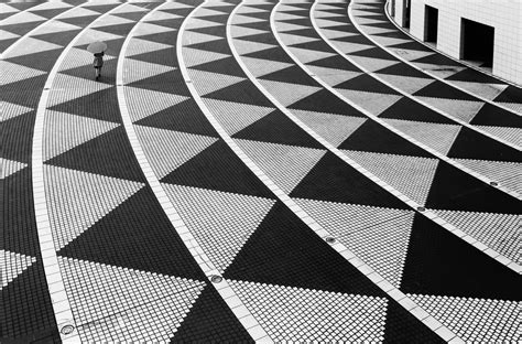 Street Photography: Shape the essence with geometry elements