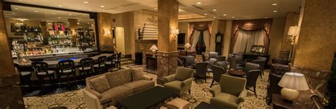 Downtown Milwaukee Bar | Lobby Lounge | The Pfister Hotel