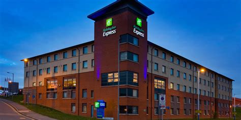 Hotel near Luton Airport (LTN) | Holiday Inn Express London - Luton Airport