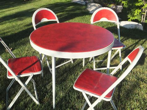 Vintage Durham Round Folding Card Table and by RetroVintageous