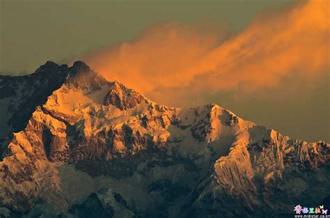 Tiger Hill Darjeeling - Sunrise, Weather, Pictures - Holidify