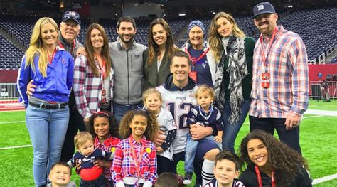 Kevin Youkilis sneaks in Tom Brady family photo - Sports Illustrated