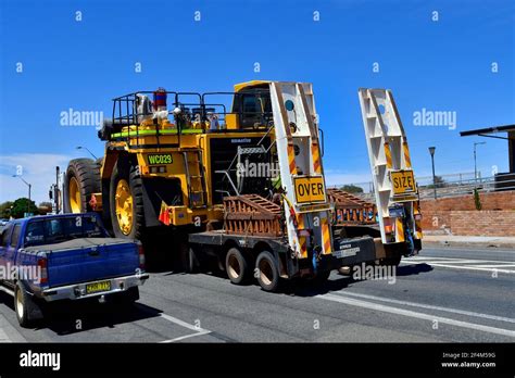 Abnormal load truck hi-res stock photography and images - Alamy