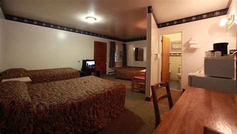 Silver Spur Motel Rooms: Pictures & Reviews - Tripadvisor