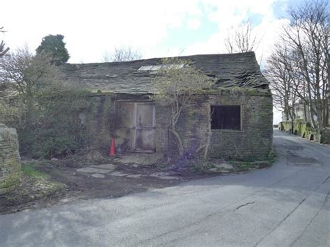Old barn, Tetley Lane, Northowram © Stephen Craven cc-by-sa/2.0 :: Geograph Britain and Ireland