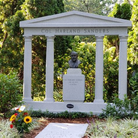 Colonel Sanders' Grave – Louisville, Kentucky - Gastro Obscura