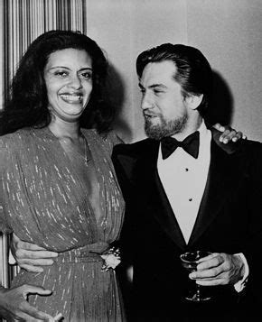 Robert DeNiro and his beautiful first wife...Diahnne Abbott! | Robert de niro family, Robert de ...