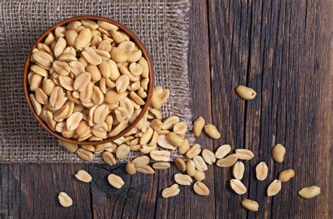 Peanuts: Nutrition, health benefits, and comparing types