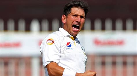 Imran Khan felicitates Yasir Shah on fastest 200 Test wickets