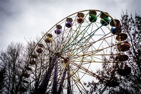 Old Ferris Wheel in Dendro Park, Kropyvnytskyi, Ukraine Stock Image - Image of rusty ...