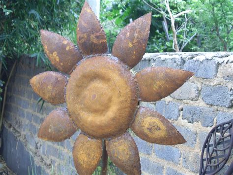 Rusted Metal Flower Free Stock Photo - Public Domain Pictures
