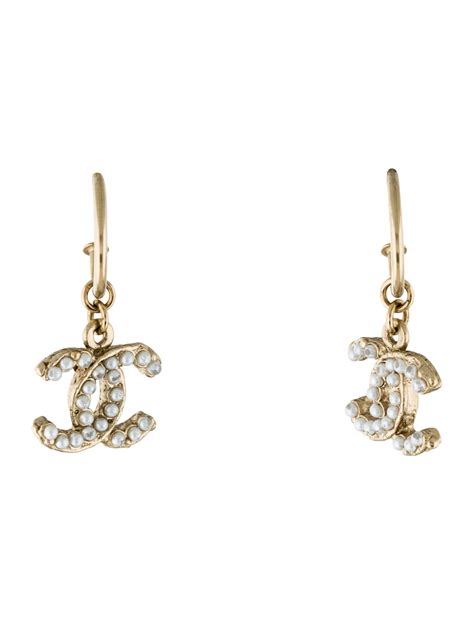 Chanel Faux Pearl CC Drop Earrings - Earrings - CHA180806 | The RealReal