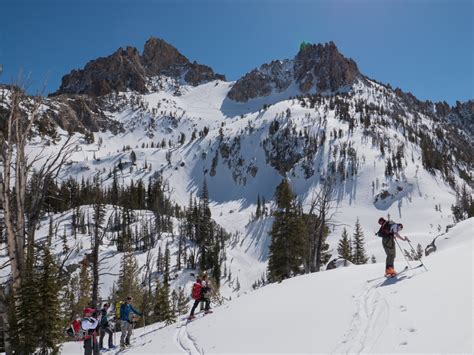 Backcountry Skiing in the Sawtooth Range – Mediocre Mountaineering