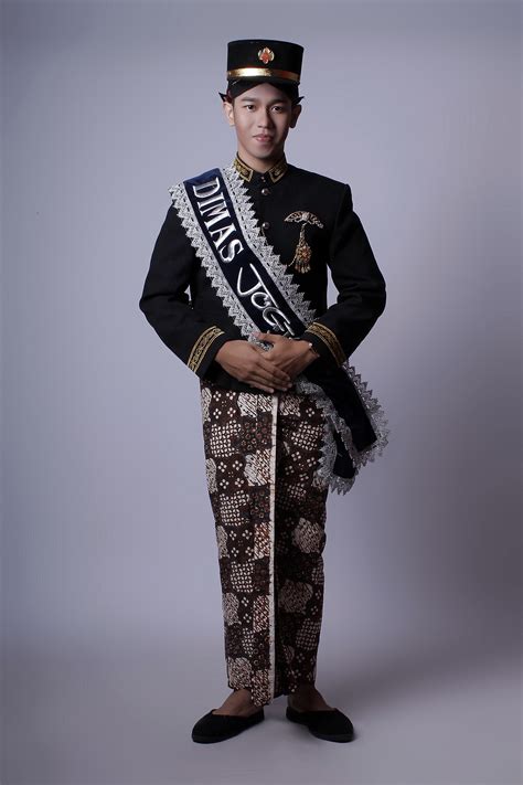 traditional-indonesian-man-in-traditional-dress image - Free stock photo - Public Domain photo ...