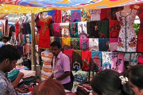 15 Best Delhi Markets for Shopping and What You Can Buy