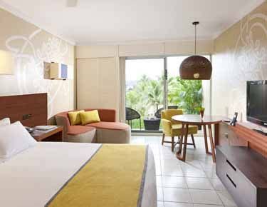 Vanuatu Resort | Rooms & Overwater Villas | Holiday Inn Resort Vanuatu