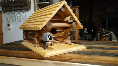 Log bird house | Bird house, Wood projects, Outdoor decor