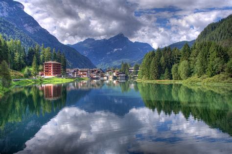 File:Lago di Alleghe, Belluno, Italy.jpg