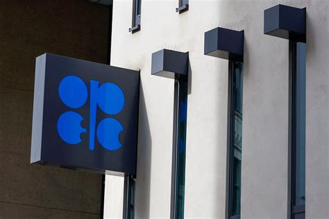 Saudi Arabia, US clash in public over OPEC+ oil output cut | Daily Sabah