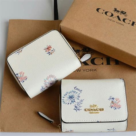 Coach Wallet, Women's Fashion, Bags & Wallets, Wallets & Card holders ...