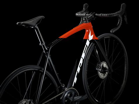 The Trek Émonda SL 6 comes spec'd with a Shimano Ultegra groupset. - Canadian Cycling Magazine