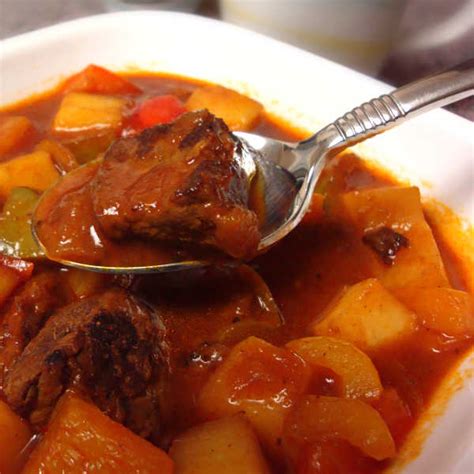 Traditional German Hearty Goulash Soup Recipe – Oma's Gulaschsuppe.