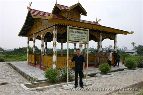 Sultan Mahmud Syah I Tomb